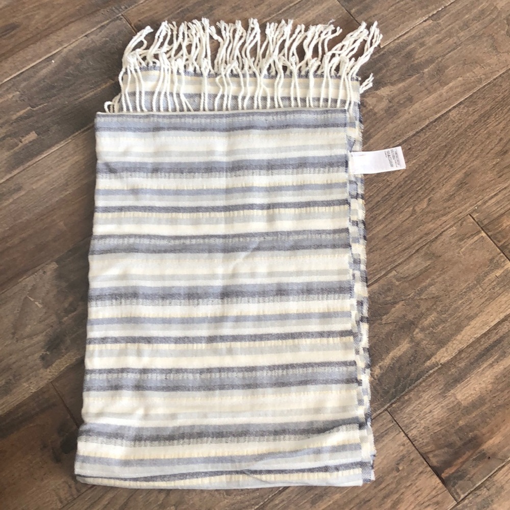 Women’s Gap scarf